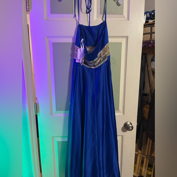 Brand new prom dress - Picture 2 of 3